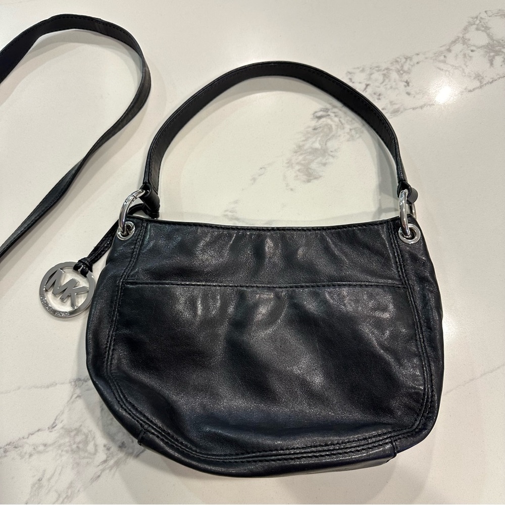 Michael Kors - Leather Shoulder Bag With Removable Crossbody Strap. EUC - Picture 12 of 16